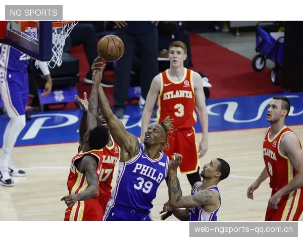 NBA球员踩线救球堪称奇迹——赛场奇迹背后的篮球智慧