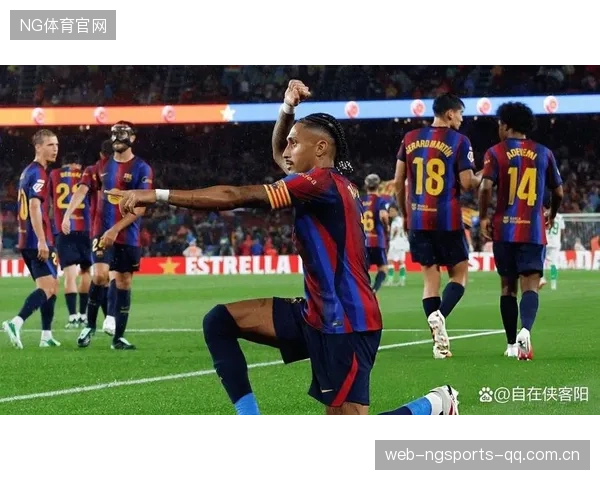 拉菲尼亚：从“神秘魔法师”到“球王”——他的头球和挑射让世界改变